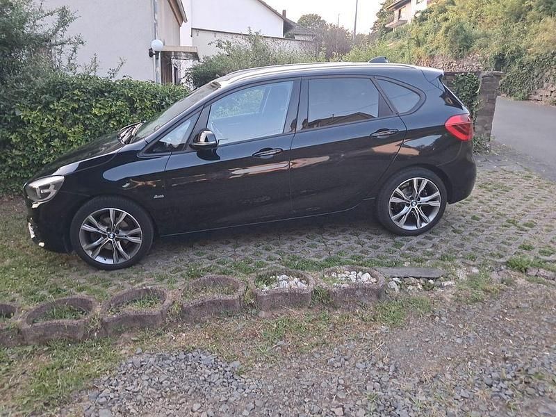 Gebraucht BMW 218 Active Tourer Sport Line 150 PS (110 kW) 2017 Schwarz Van / Kleinbus