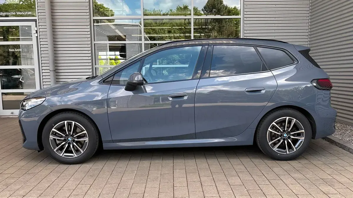 Gebraucht BMW 223 Active Tourer Efficient Dynamics 218 PS (160 kW) 2025 Sparkling kupfergrau metallic Van / Kleinbus