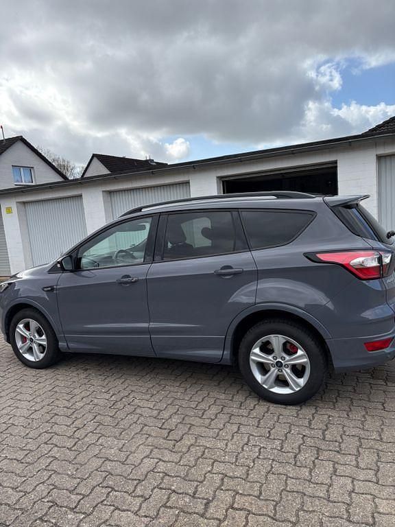 Gebraucht Ford Kuga ST-Line 179 PS (131 kW) 2019 Grau SUV
