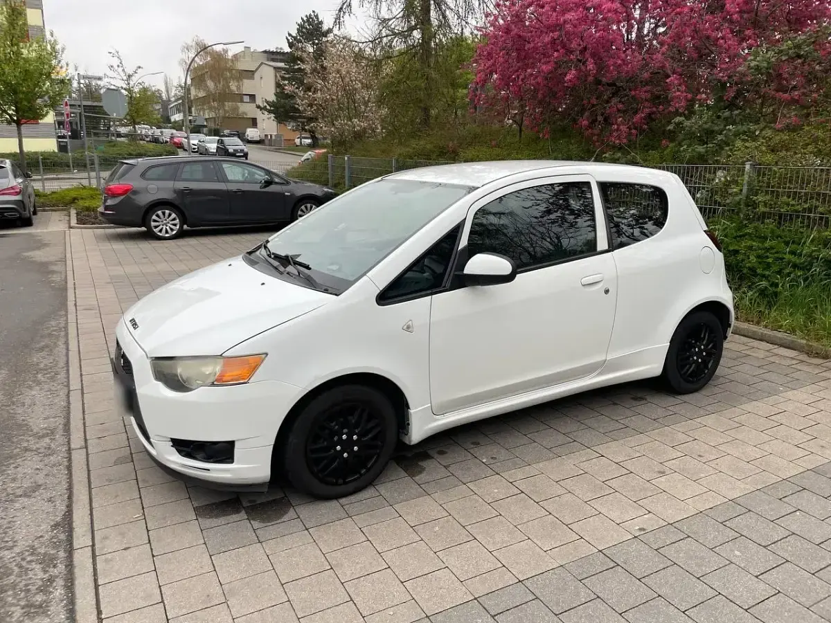 Gebraucht Mitsubishi Colt Inform 75 PS (55 kW) 2009 Weiß Kleinwagen