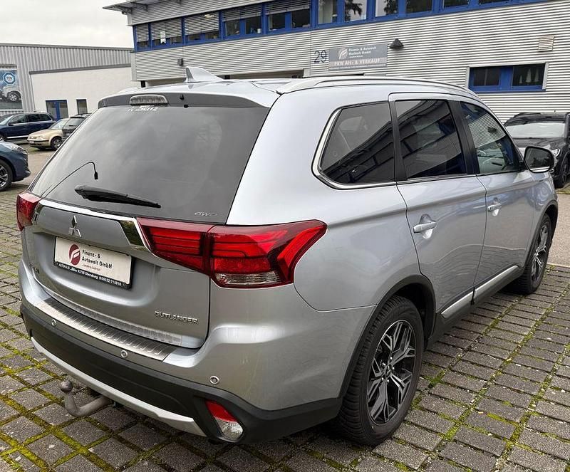 Gebraucht Mitsubishi Outlander Top 150 PS (110 kW) 2018 Cool silver SUV
