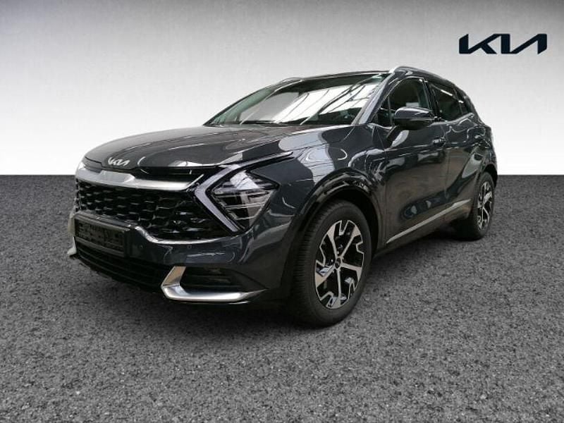 H8g) pentametal met. (grau Gebraucht 2024 Kia Sportage Spirit SUV | 31.880 € (Guter Preis) - Bild 1/4