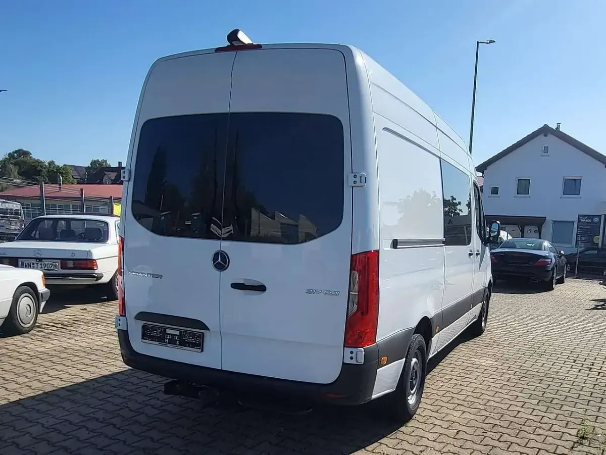 Gebraucht Mercedes Sprinter 170 PS (125 kW) 2023 Arktikweiss Van