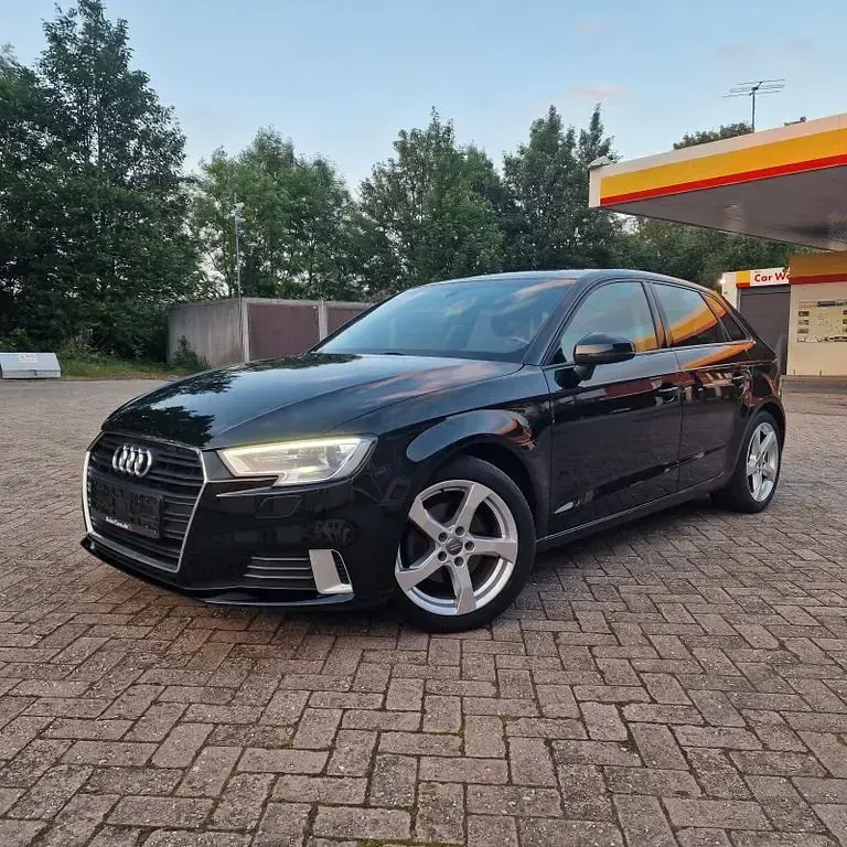 Gebraucht Audi A3 Sport 116 PS (85 kW) 2019 Schwarz Limousine