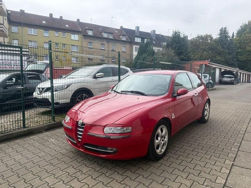 Rot Gebraucht 2001 Alfa Romeo 147 Distinctive Kleinwagen | 3.000 € - Bild 1/4