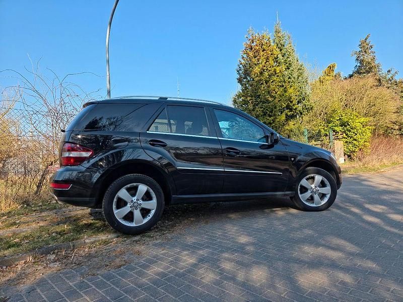 Gebraucht Mercedes ML350 272 PS (200 kW) 2009 Schwarz SUV