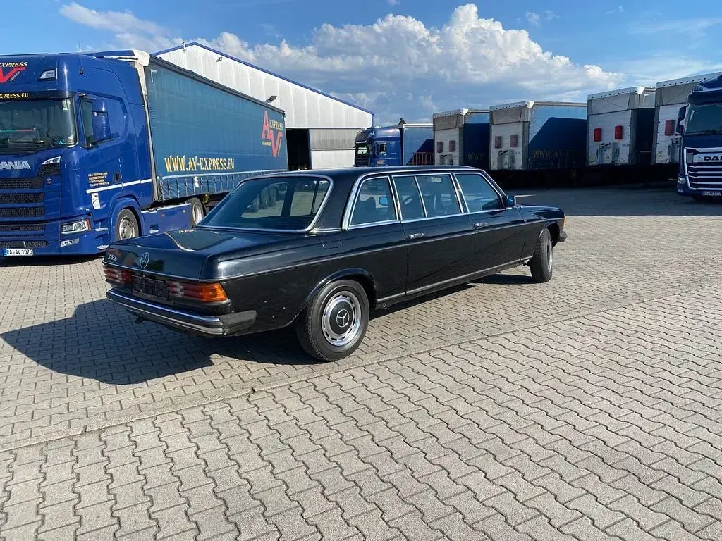 Gebraucht Mercedes 250 140 PS (102 kW) 1979 Schwarz Limousine