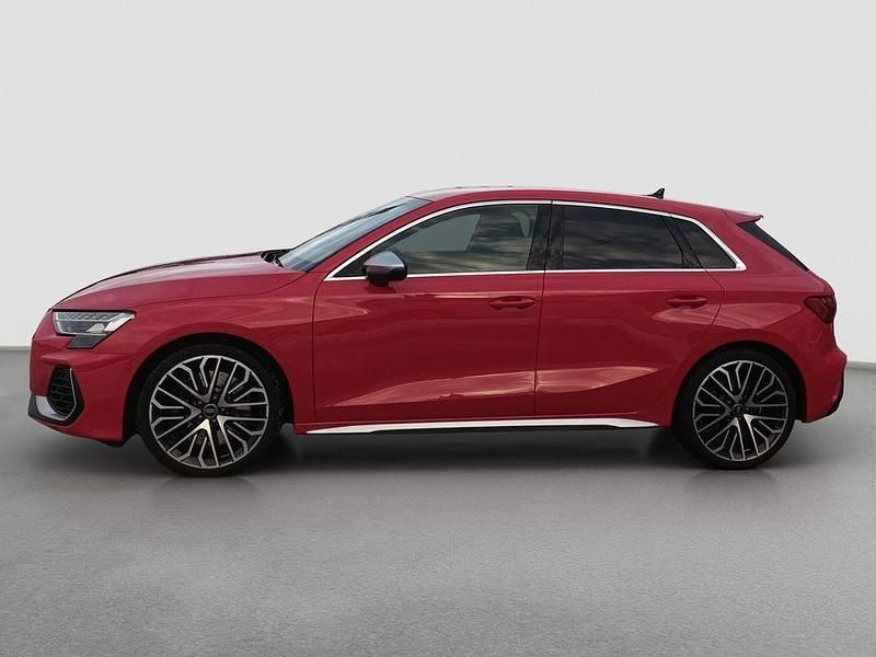 Gebraucht Audi S3 Ambiente 333 PS (244 kW) 2024 Progressivrot metallic Limousine