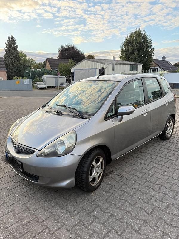 Grau Gebraucht 2007 Honda Jazz Kleinwagen | 1.799 € (Fairer Preis) - Bild 1/4