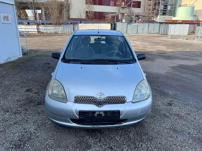 Gebraucht Toyota Yaris Sol 86 PS (63 kW) 2000 Silber Limousine
