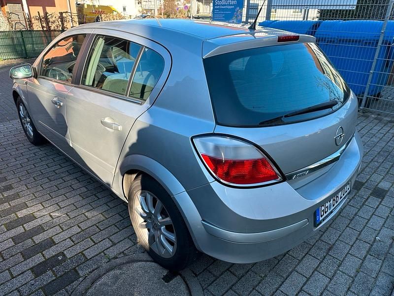 Gebraucht Opel Astra 125 PS (91 kW) 2004 Silber Limousine