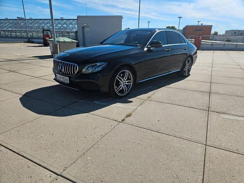 Gebraucht Mercedes E220 194 PS (142 kW) 2019 Schwarz Limousine