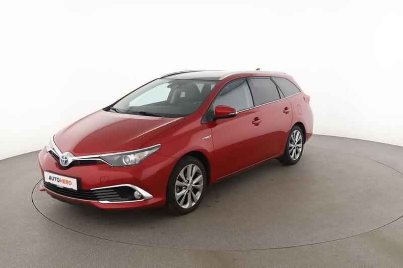 Rot Gebraucht 2016 Toyota Auris Touring Sports Executive Kombi | 14.690 € - Bild 1/4