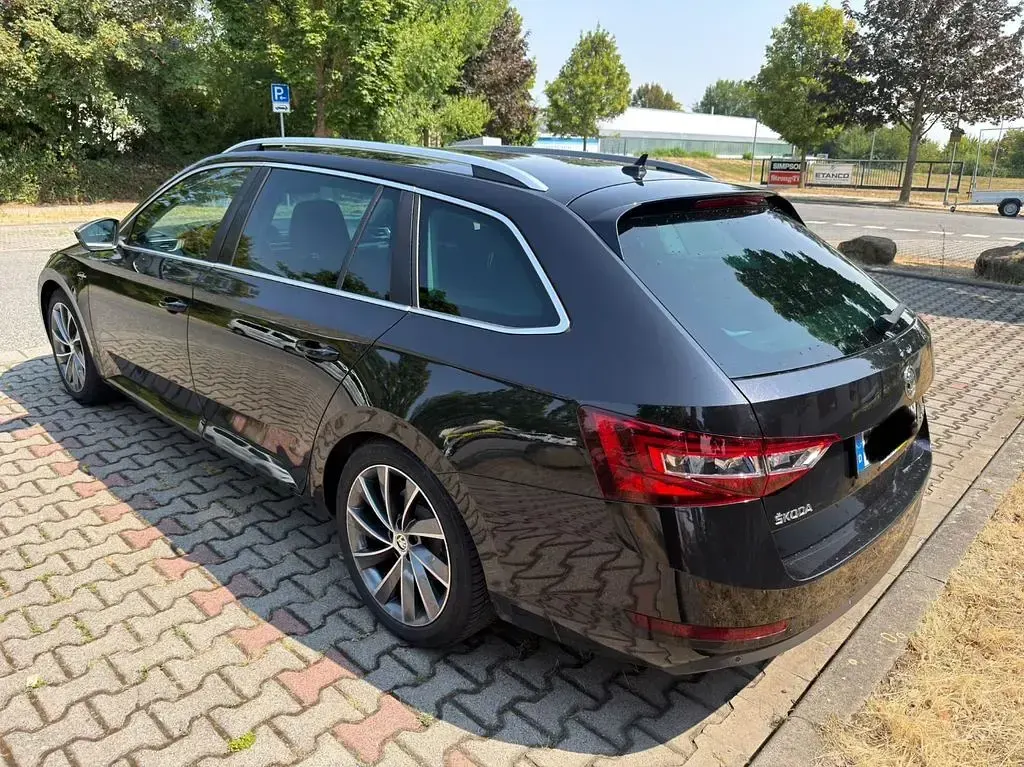 Gebraucht Skoda Superb LAURIN & KLEMENT 190 PS (139 kW) 2016 Schwarz Kombi