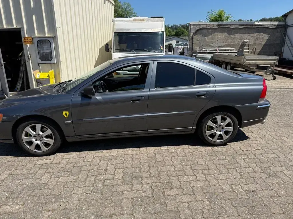 Gebraucht Volvo S60 Momentum 185 PS (136 kW) 2006 Grau Limousine