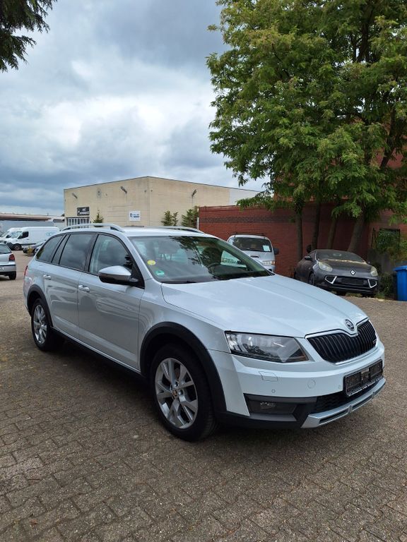 Weiß Gebraucht 2016 Skoda Octavia Scout 4x4 Kombi | 14.999 € (Fairer Preis) - Bild 1/4