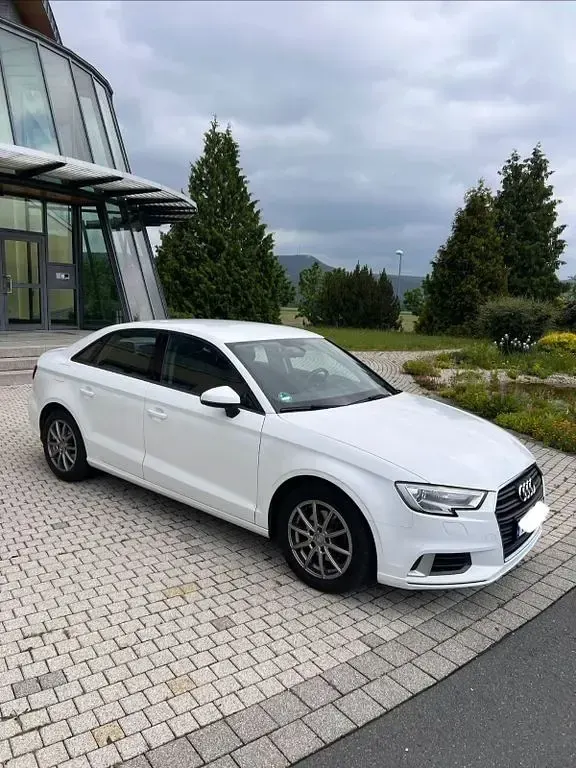 Gebraucht Audi A3 Sport 116 PS (85 kW) 2018 Weiß Limousine