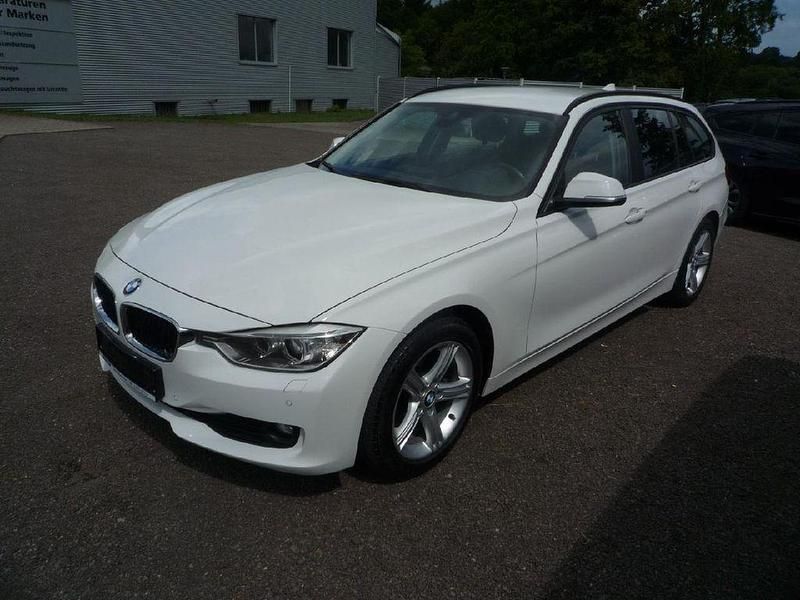 Alpinweiss iii Gebraucht 2013 BMW 318 Kombi | 9.950 € (Fairer Preis) - Bild 1/4