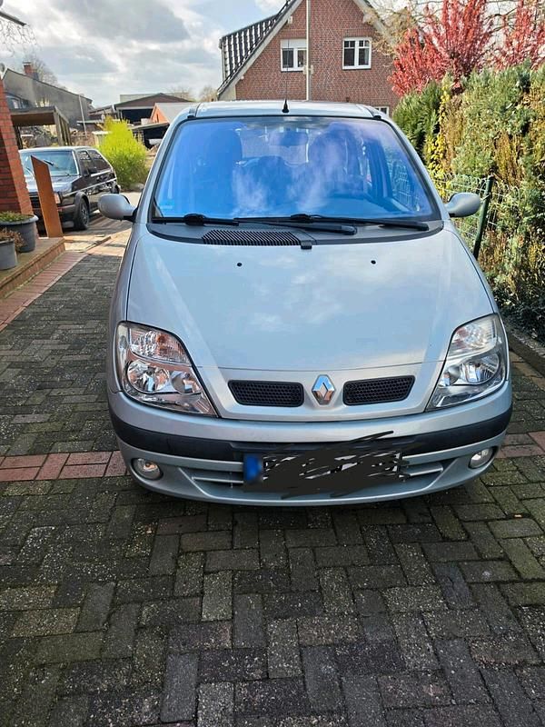 Gebraucht Renault Clio 105 PS (77 kW) 2002 Silber Van / Kleinbus
