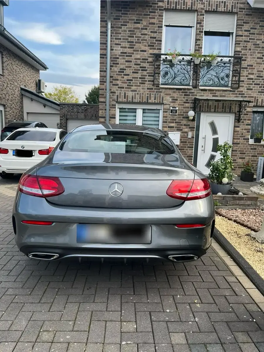 Gebraucht Mercedes C220 AMG line 170 PS (125 kW) 2017 Grau Coupé