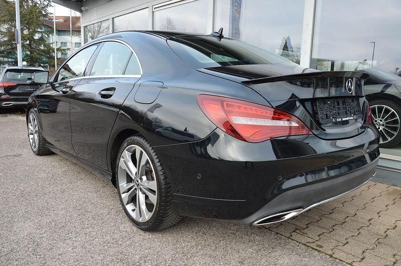 Gebraucht Mercedes CLA180 122 PS (89 kW) 2018 Schwarz Limousine