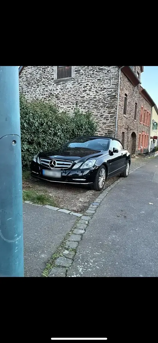 Second-hand Mercedes E200 184 CP (135 kW) 2012 Negru Cabrio