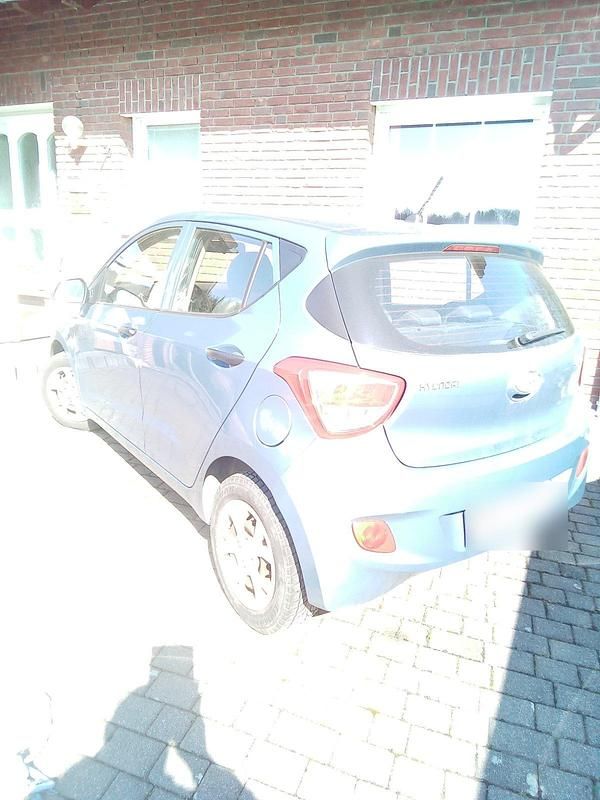 Gebraucht Hyundai i10 65 PS (47 kW) 2015 Blau Kleinwagen