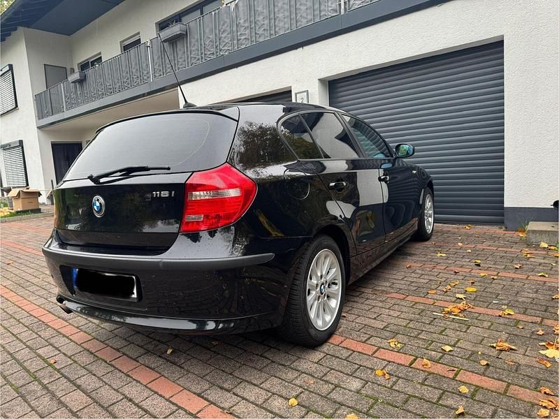 Gebraucht BMW 116 136 PS (100 kW) 2007 Schwarz Kleinwagen