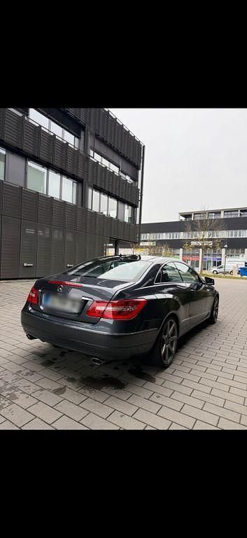 Gebraucht Mercedes E350 265 PS (194 kW) 2012 Blau Coupé