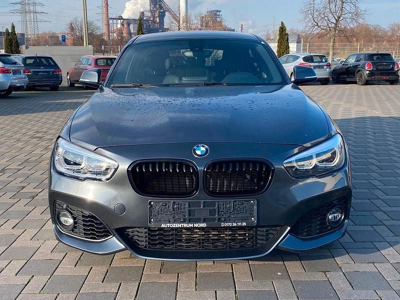 Grau Gebraucht 2018 BMW 118 M Sport Kleinwagen | 11.890 € (Superpreis) - Bild 1/4