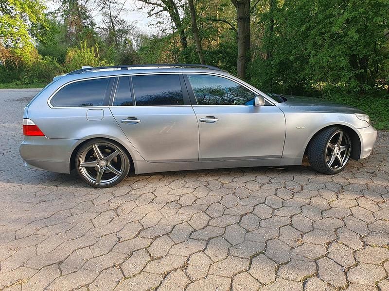 Gebraucht BMW 530 231 PS (169 kW) 2006 Grau Kombi