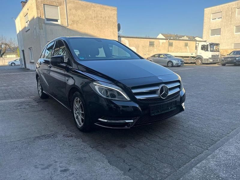 Gebraucht Mercedes B200 136 PS (100 kW) 2012 Schwarz Van / Kleinbus