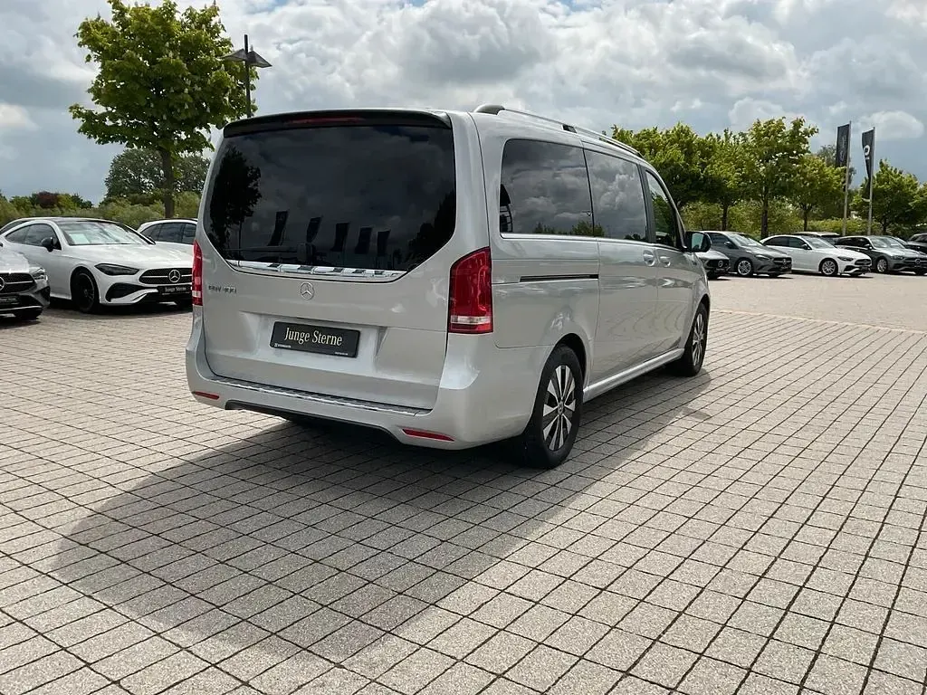 Gebraucht Mercedes EQV300 Avantgarde 150 kW (204 PS) 2021 Brillantsilber metallic Van / Kleinbus