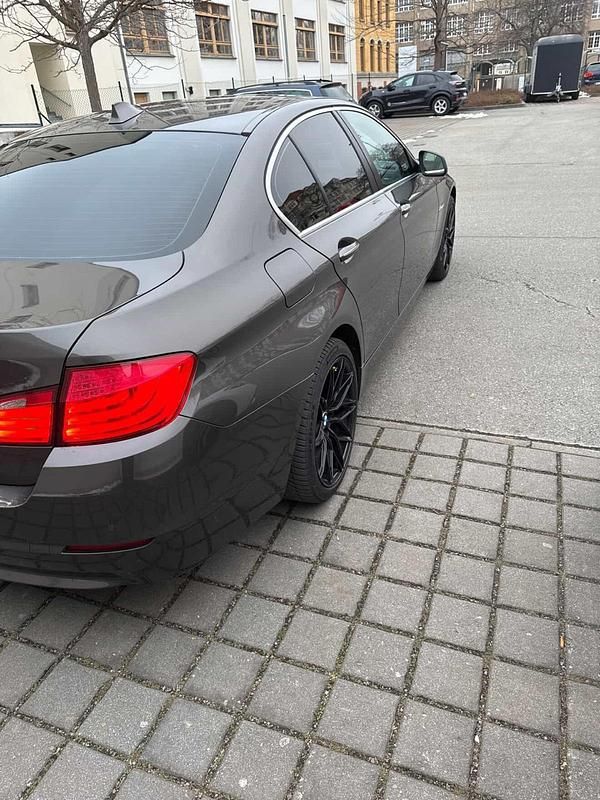 Gebraucht BMW 525 218 PS (160 kW) 2011 Gold Limousine