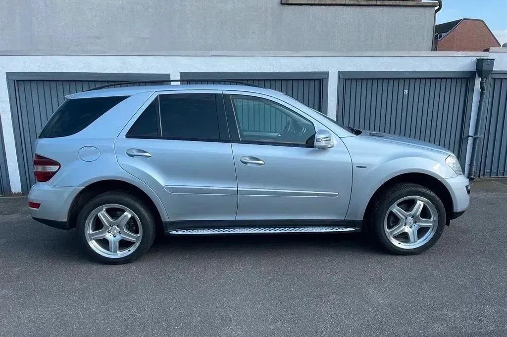 Gebraucht Mercedes ML300 204 PS (150 kW) 2010 Silber SUV