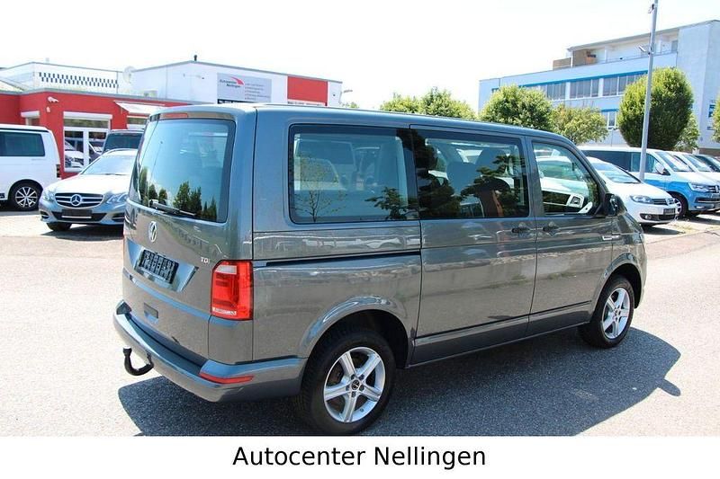 Second-hand VW Multivan Trendline 150 CP (110 kW) 2018 Gri Monovolum