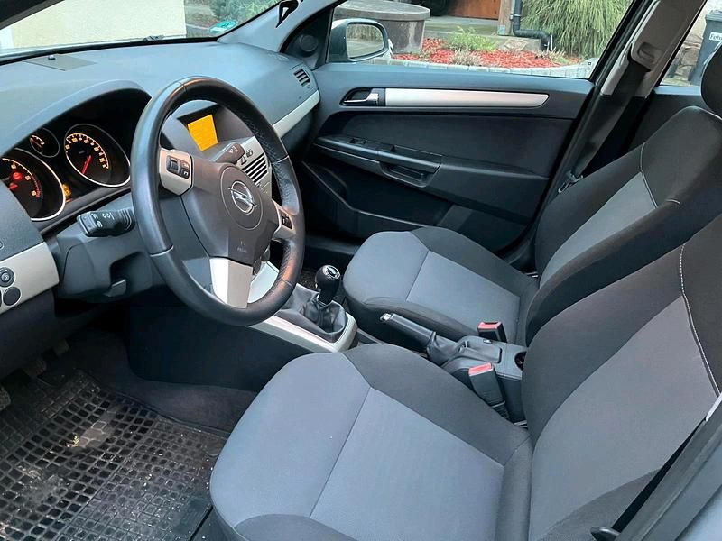 Gebraucht Opel Astra 110 PS (80 kW) 2009 Grau Kombi
