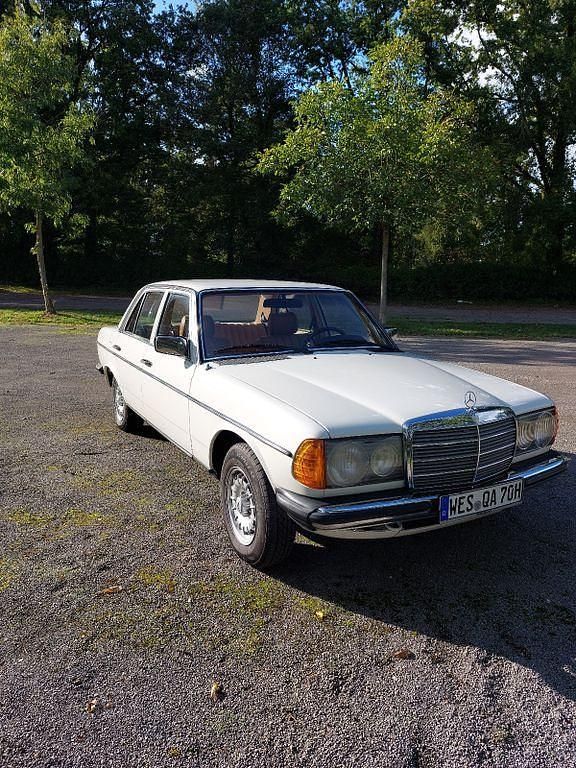 Gebraucht Mercedes 240 72 PS (52 kW) 1980 Weiß Limousine