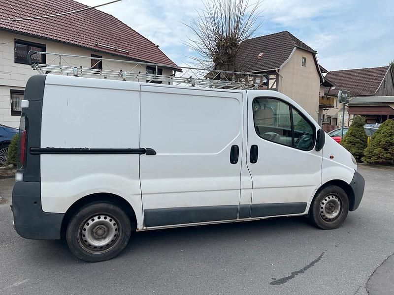 Gebraucht Opel Vivaro 81 PS (59 kW) 2005 Weiß Van / Kleinbus