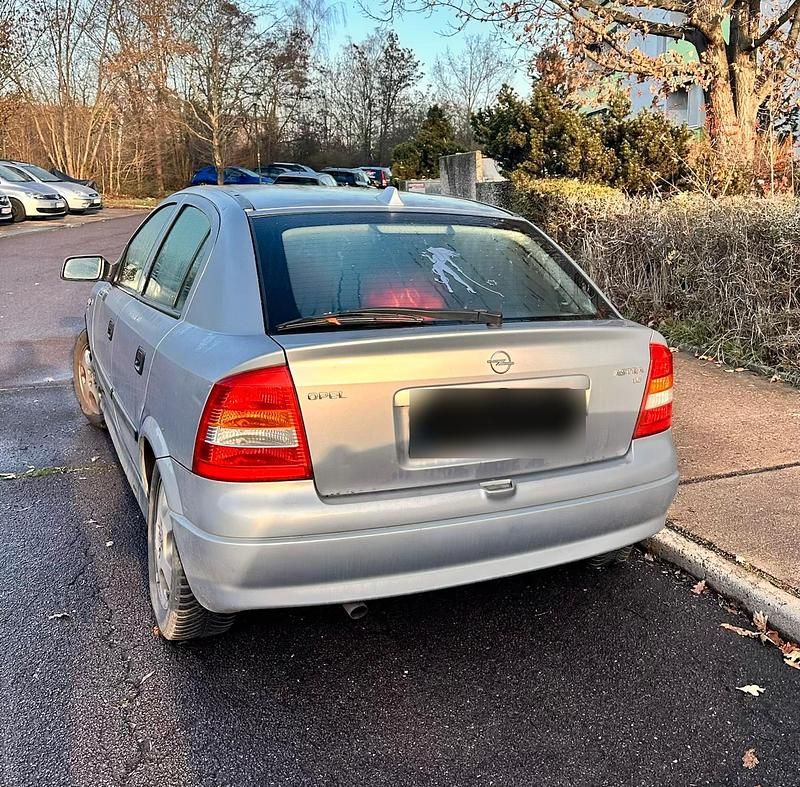 Gebraucht Opel Astra 75 PS (55 kW) 1999 Silber Limousine