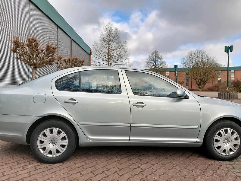 Gebraucht Skoda Octavia 102 PS (75 kW) 2009 Grün Limousine