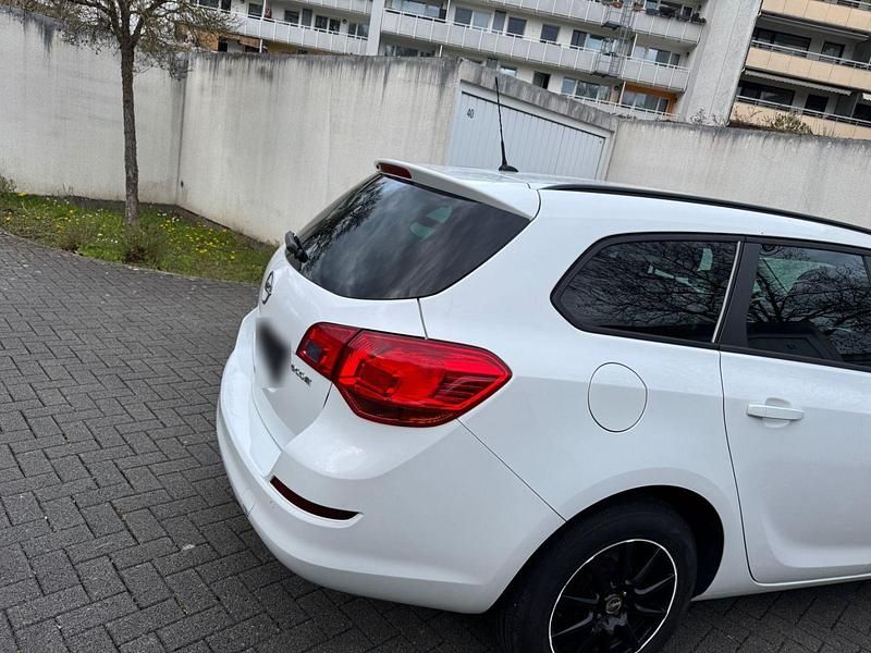 Gebraucht Opel Astra Selection 101 PS (74 kW) 2011 Weiß Kombi