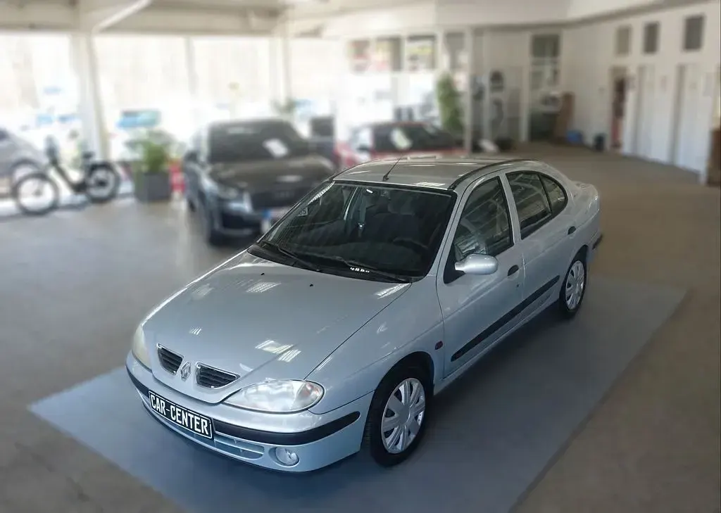 Używany Renault Mégane Dynamique 107 KM (78 kW) 2001 Unbekannt (metallic) Sedan/Limuzyna
