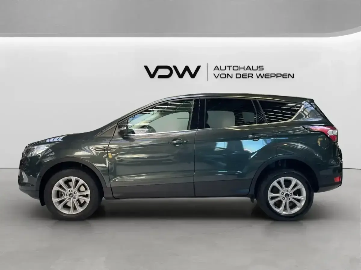 Gebraucht Ford Kuga Titanium 120 PS (88 kW) 2018 Grün SUV