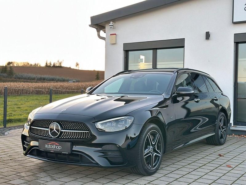 Schwarz Gebraucht 2020 Mercedes E300 AMG Kombi | 33.990 € (Fairer Preis) - Bild 1/4