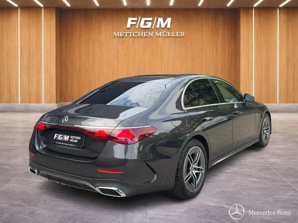 Gebraucht Mercedes E450 AMG line 381 PS (280 kW) 2025 Grau Limousine