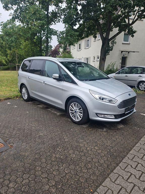 Grau Gebraucht 2017 Ford Galaxy Titanium Van / Kleinbus | 15.700 € (Guter Preis) - Bild 1/4