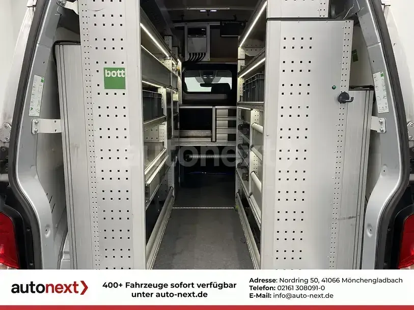 Używany VW T6.1 2022 Srebrny Van