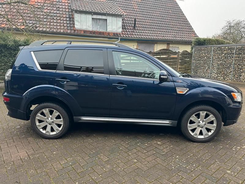 Gebraucht Mitsubishi Outlander 177 PS (130 kW) 2011 Blau SUV