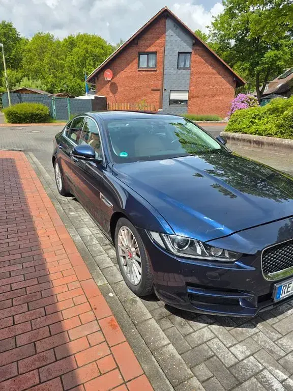 Gebraucht Jaguar XE Prestige 163 PS (119 kW) 2017 Blau Limousine
